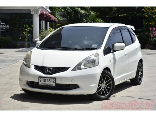 2010 HONDA JAZZ 1.5 V ใชเงิน 5 พันออกรถ ฟรีดาวน์ แถมประกันภัย